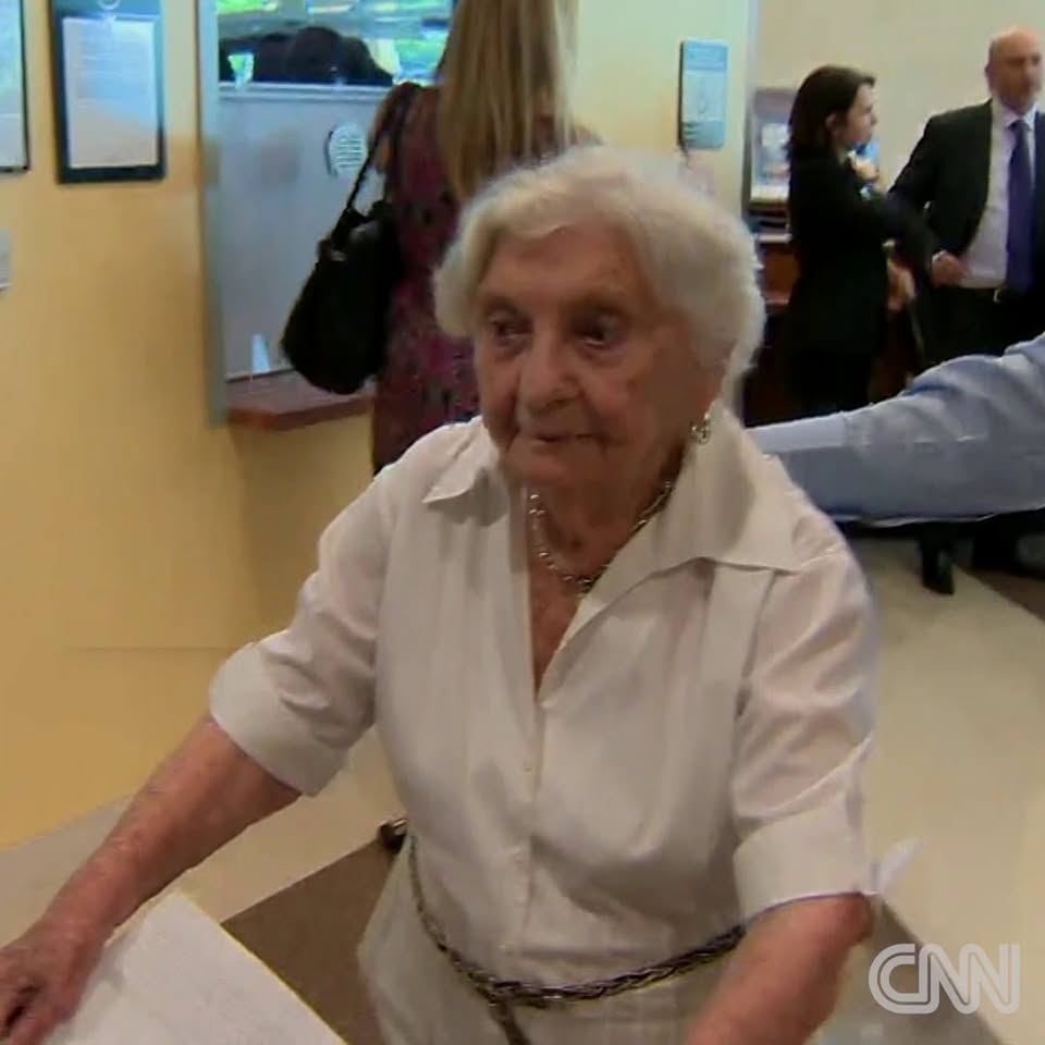Holocaust survivor becomes US citizen